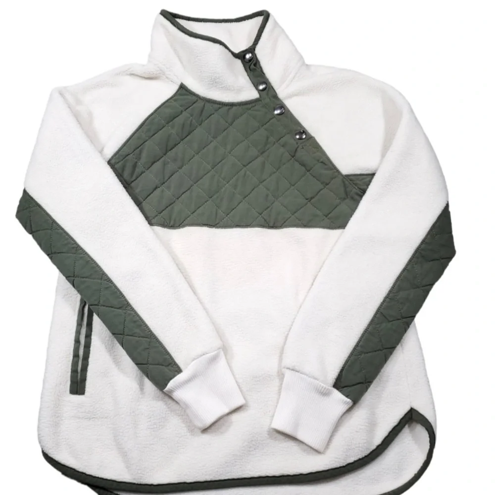 Abercrombie & Fitch Quilted Asymmetric Snap Up Fleece - Picture 2 of 2